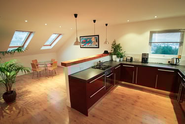 3 bed flat, Lisson Grove, Mutley, Plymouth, PL47DN - Image 1